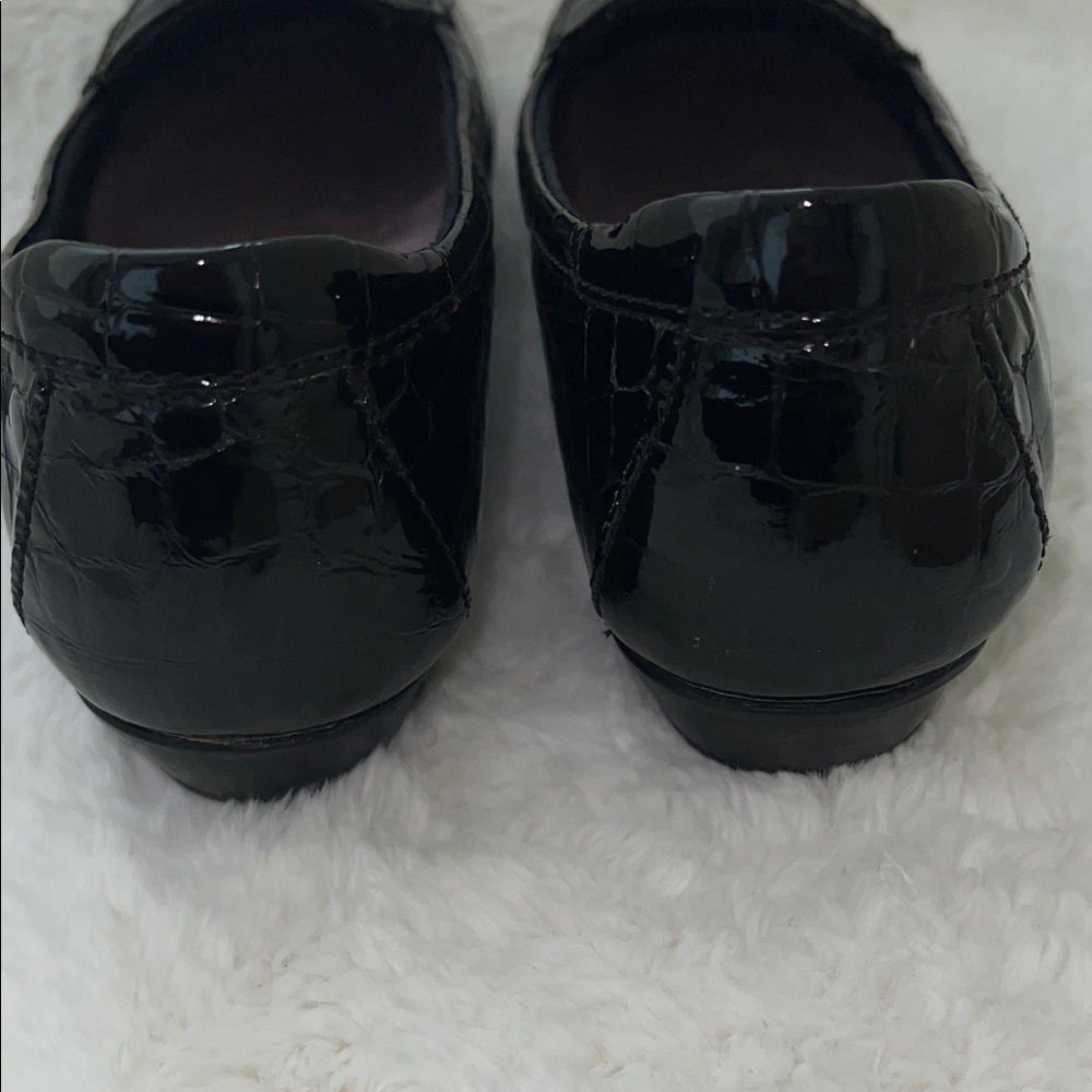 Clarks Black Croc-Embossed Loafers, size 7.5 - Picture 3 of 5